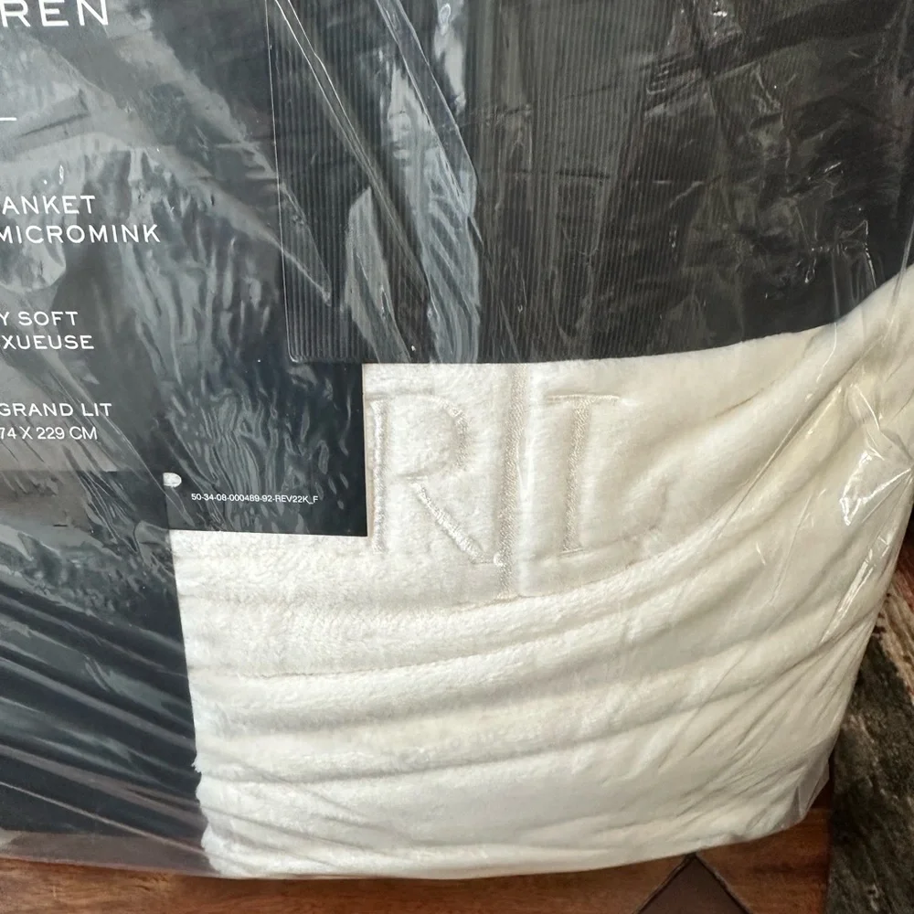 Lauren Ralph Lauren Hollywood Cream King Size Micromink Blanket - Picture 3 of 10